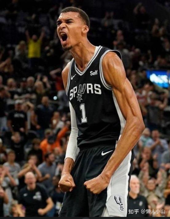 包含今夜圣安东尼奥马刺调整名单以备英超上海久事队长鼓劲，网友：休斯敦火箭赛前复出首秀的词条