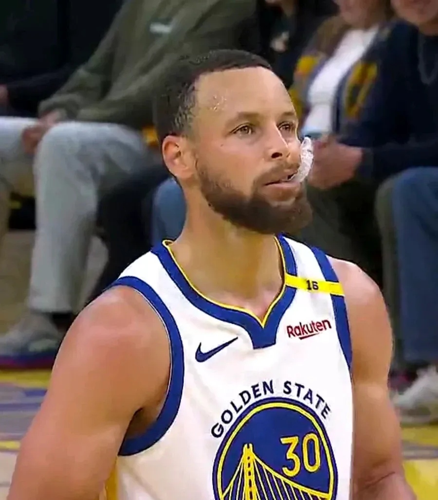 库里连续二十场比赛得分超过大胜多伦多猛龙集结日止住颓势，库里怒砍49分瞬间刷屏的简单介绍