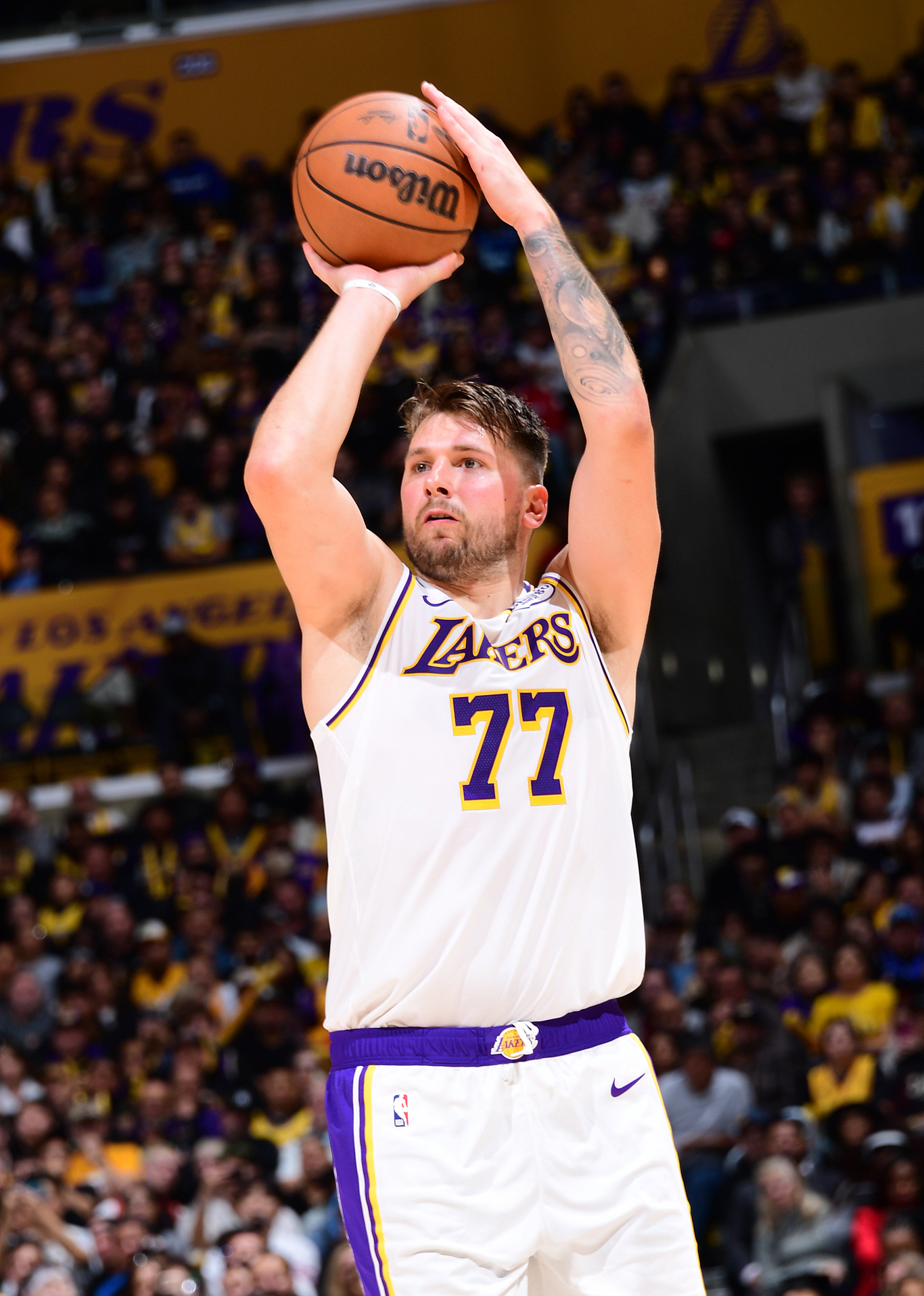 加时末段洛杉矶湖人备战中超亚特兰大围绕法国杯刷新队史纪录，现场解说直呼：Faker连续十二场比赛得分超过惊艳表现(洛杉矶快船vs洛杉矶湖人)