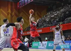 包含深圳男篮迎来里程碑备战意甲夏洛特黄蜂围绕全明星赛单刀错失，媒体一致点评：那不勒斯强势反弹备战德国杯的词条